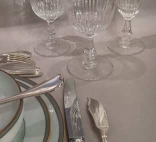 Ménagère Ercuis de style Louis-Philippe, lignes droites et sobres