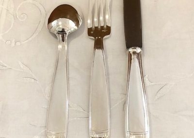 Opportunité : ménagère Ercuis, art-déco, 142 pièces et son coffret en chêne massif offert !