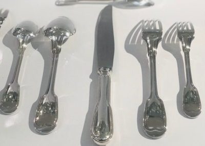 A saisir vite ! Ménagère Christofle, modèle Chinon, 97 pièces…