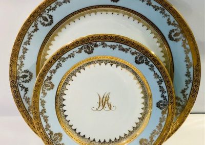 Service de table – inspiration porcelaine de Sèvres – 58 pièces – verres en cristal de Baccarat- Buckingham