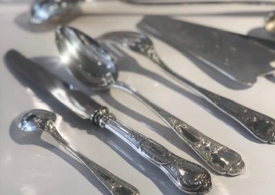 Ménagère, signée Ercuis, modèle Louis XV.