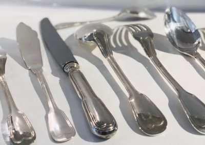 Ménagère en argent massif, modèle Filet, 122 pièces