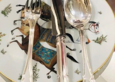 Magnifique ménagère, Ercuis, 142 pièces, à saisir vite !