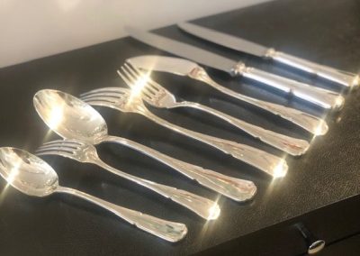 Ménagère, Filet contours, signée Plasait, à saisir vite !