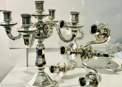 Paire de chandeliers art-déco à 5 lumières.