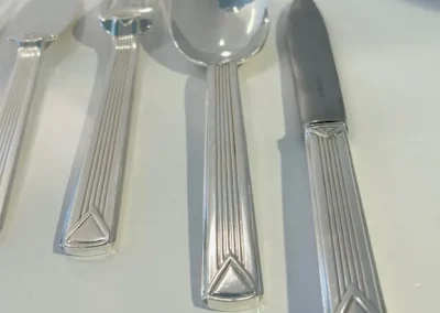 Exceptionnelle Ménagère Puiforcat, argent massif, modèle Aphéa.