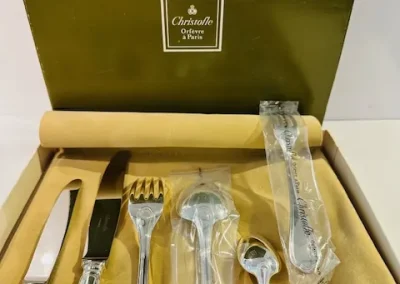 27 trousses de 6 pièces de couverts, Christofle, état neuf : Spatours – América – Perle