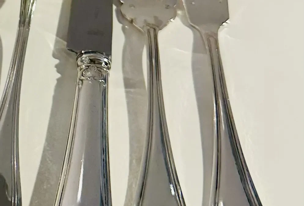 Ménagère de style Louis XV signée Saint Médard.