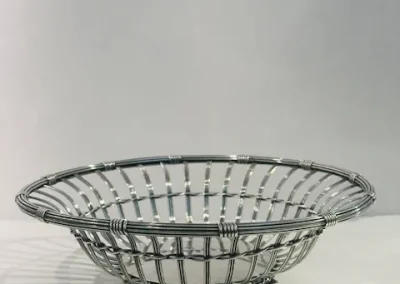 Très jolie Corbeille à pain en argent massif.