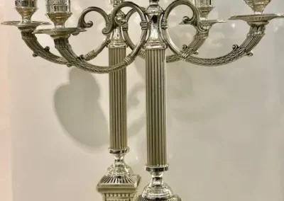 Paire de chandeliers de style Empire, en argent massif.