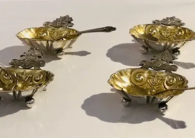 Quatre salières et pelles à sel – argent et or fin