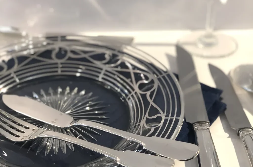 Ménagère Christofle – modèle Cluny – argent massif- 123 pièces.