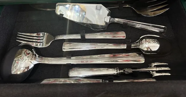 Ménagère Ercuis, modèle art déco : coffret : services