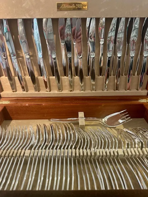 Ménagère Christofle modèle Orly, dans son coffret