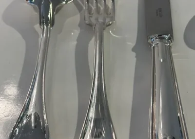 Ménagère Ercuis, 70 pièces, modèle jonc.