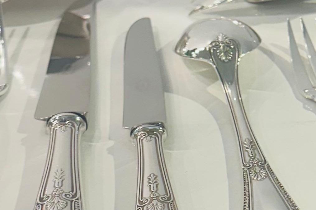 Ménagère Boulenger, modèle Empire, 124 pièces.