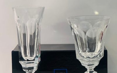 12 verres à eau et 12 flutes à champagne, Cristallerie de Sèvres.