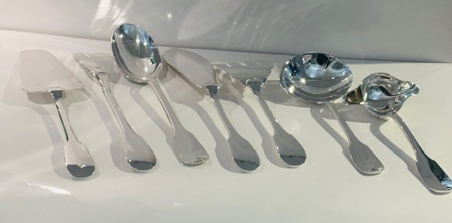 Pièces de service d'une ménagère, Perrin, 139 pièces, modèle Uni-plat