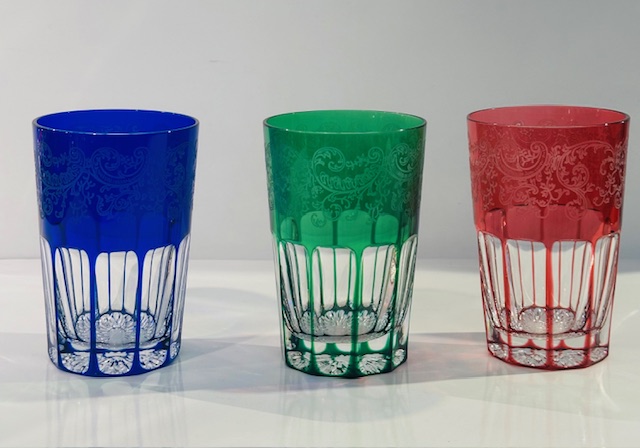 12 verres à thé signés Saint Louis