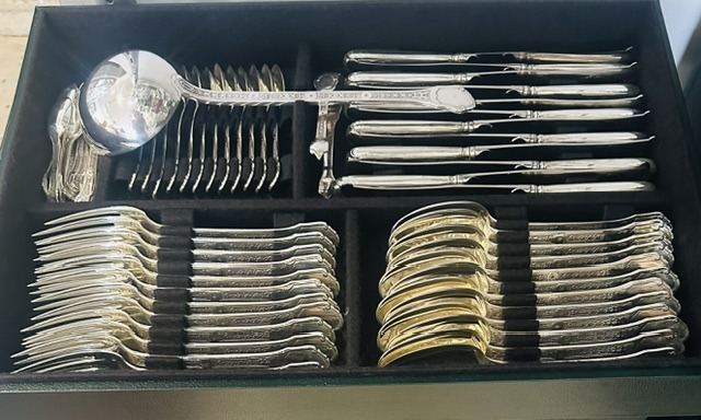 Ménagère 62 pièces, modèle Versailles, Tétard Frères, argent massif.
